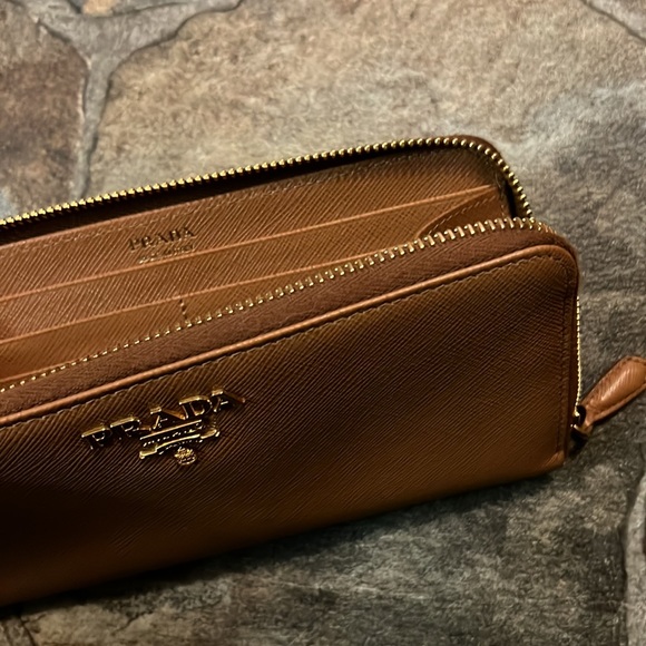 large PRADA wallet - Picture 2 of 6